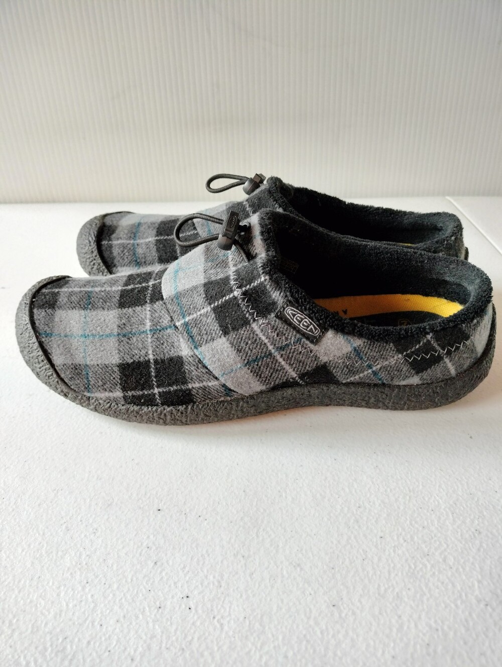 KEEN Howser III Womens Plaid Gray Black Slides Clogs 8 Comfort Soft Warm